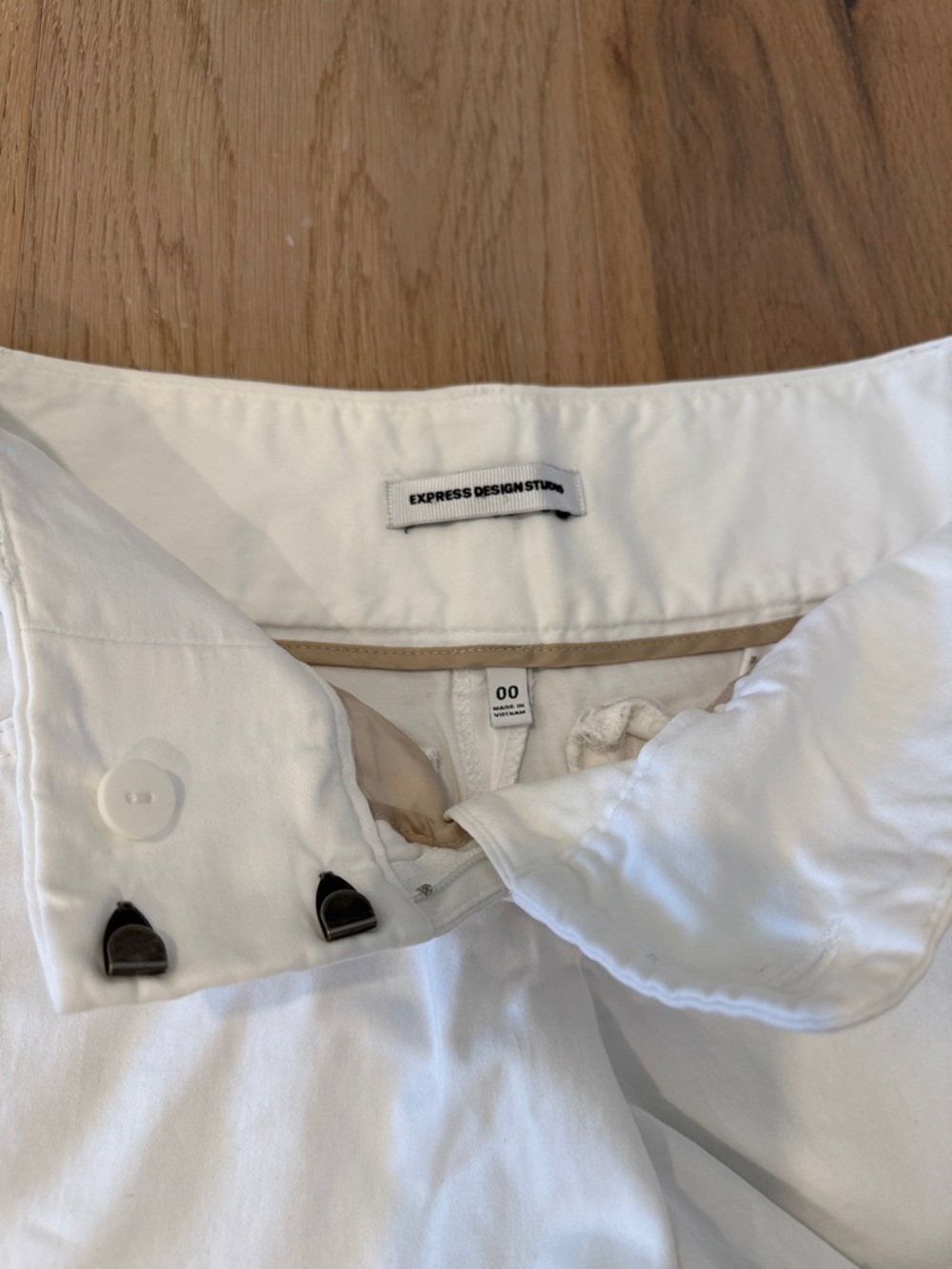 Express Shorts - Picture 3 of 3